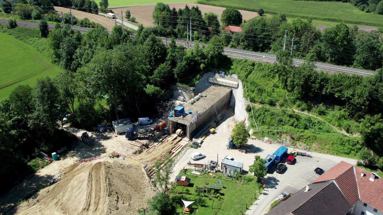 Weststrecke: Unterführung mit innovativem Verfahren errichtet