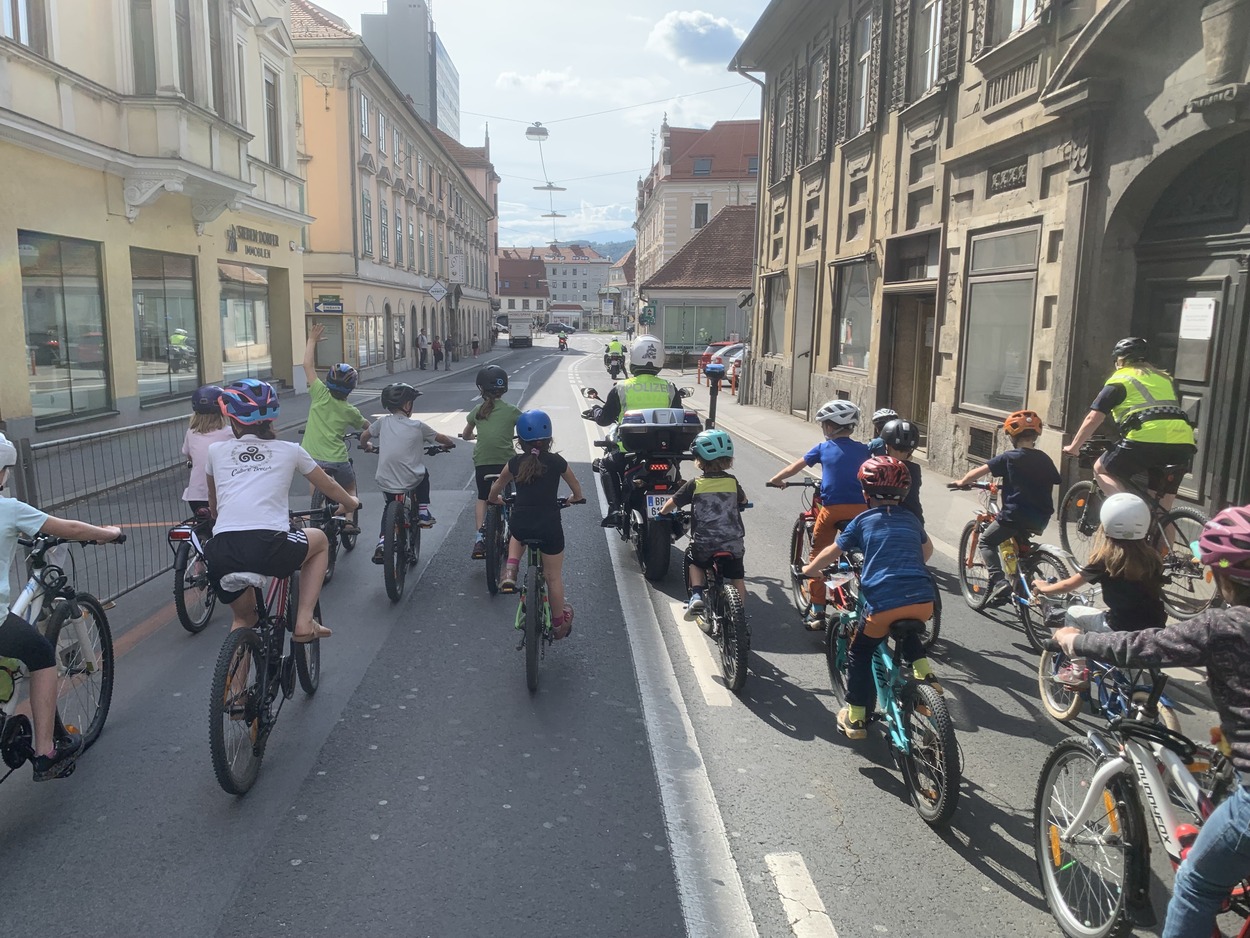 Kidical Mass am Griesplatz und in der Brückenkopfgasse