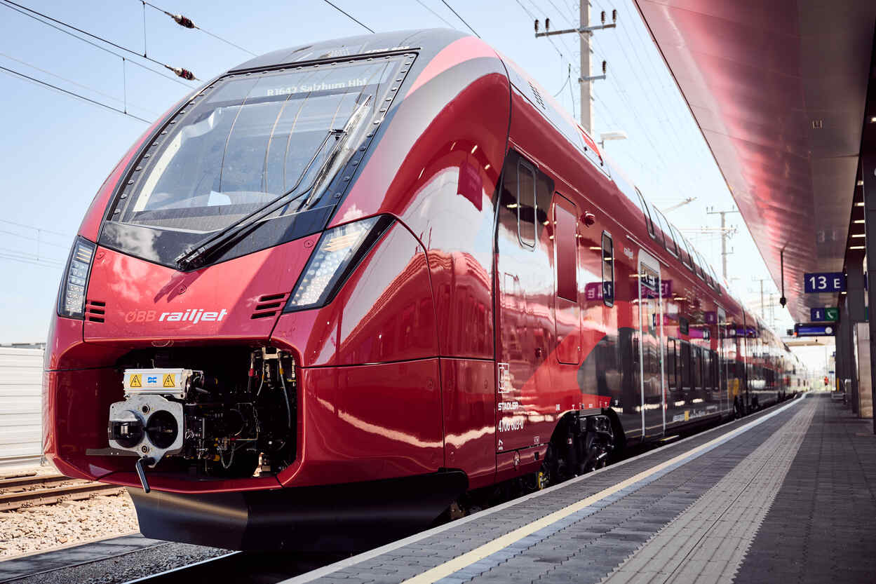 Premiere in Wien: Stadler und ÖBB präsentieren neuen Doppelstockzug für den Fernverkehr