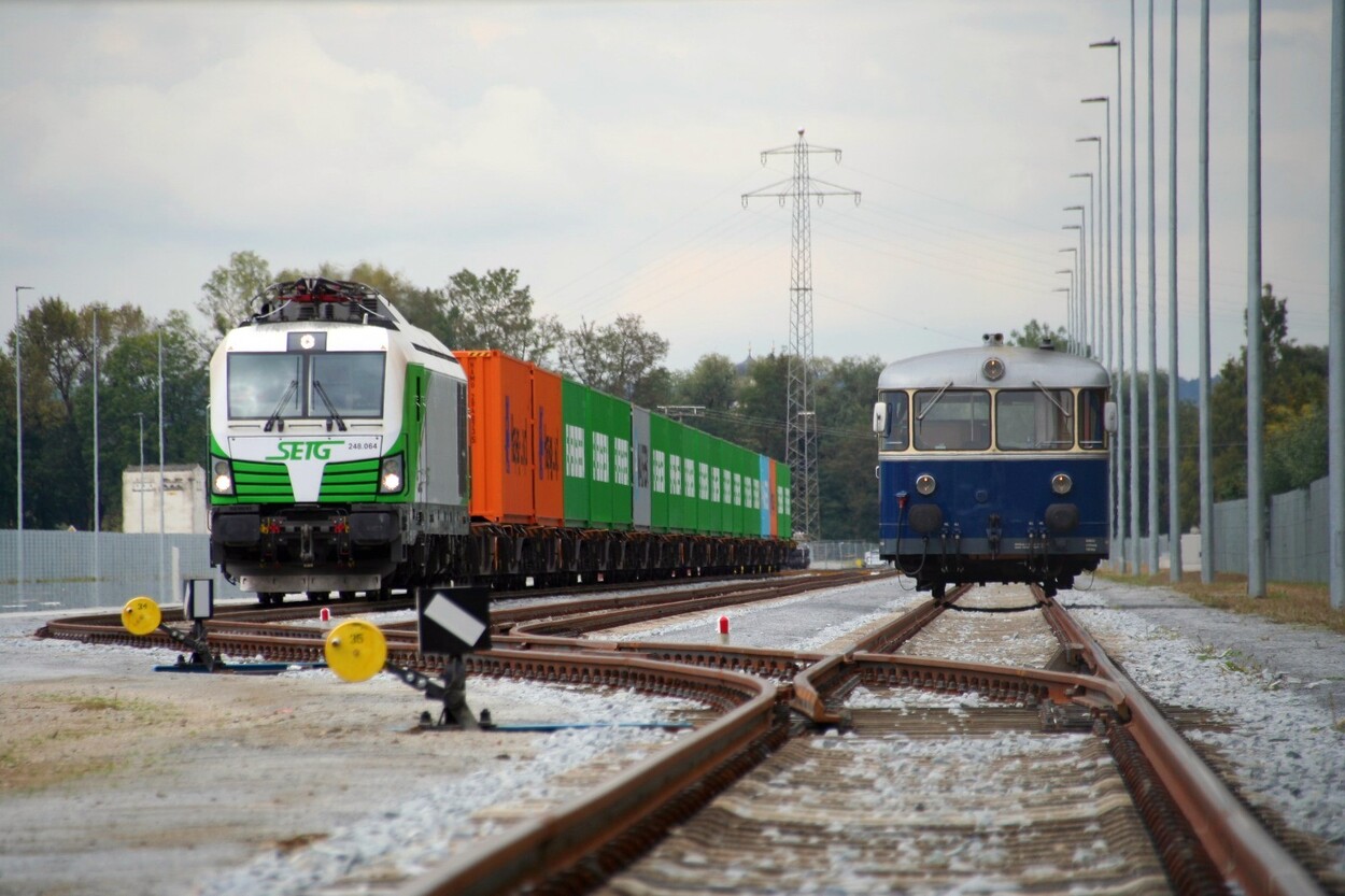 Eintritt in neue Dimension für "Kombinierten Verkehr" im Donau-Hafen Straubing-Sand!